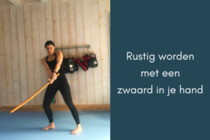 rustig met zwaard in de hand